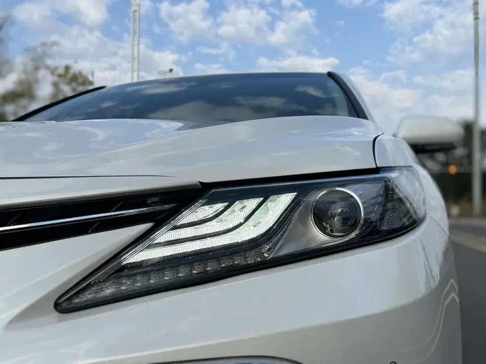 Toyota Camry 2.0G Deluxe Edition 2022 — миниатюра 3