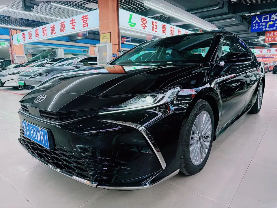 Toyota Camry 2025