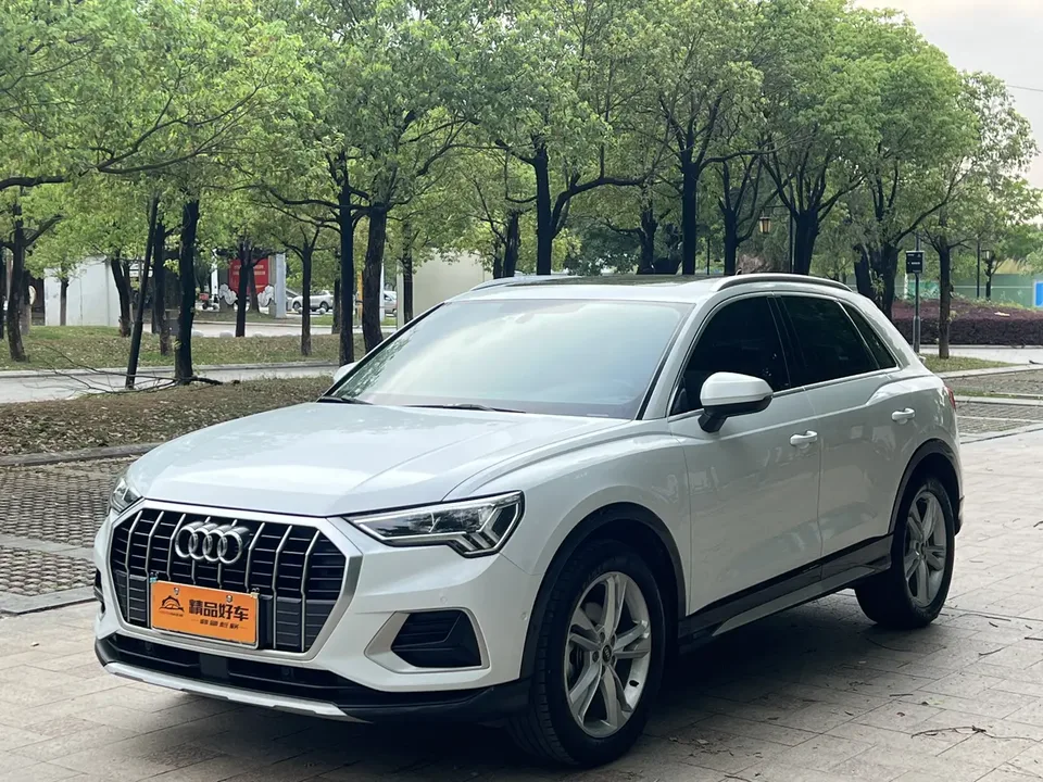 Audi Q3 Audi Q3 2022 35 TFSI Fashionable and Elegant 2022 — фото 1, купить с доставкой в Москву