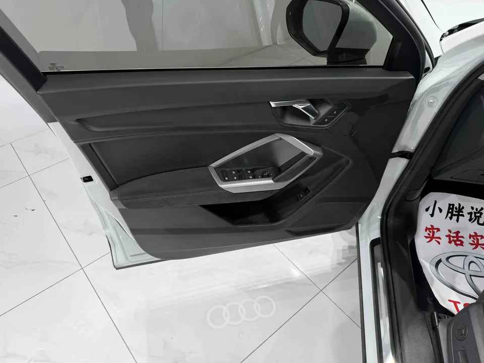 Audi Q3 Audi Q3 2022 35 TFSI aggressive and dynamic model 2022 — миниатюра 5