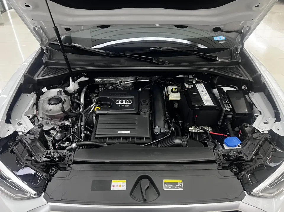 Audi Q3 Audi Q3 2022 35 TFSI aggressive and dynamic model 2022 — миниатюра 2
