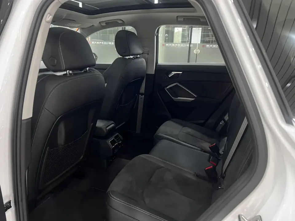 Audi Q3 Audi Q3 2022 35 TFSI aggressive and dynamic model 2022 — миниатюра 4