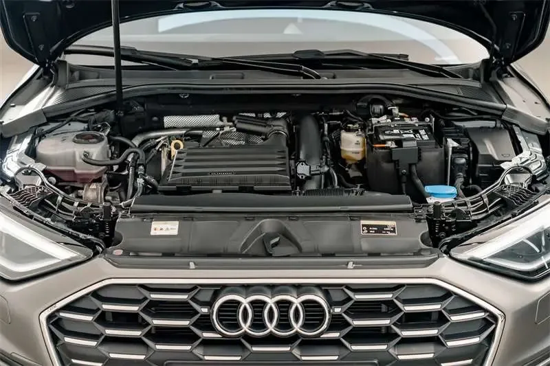 Audi A3 Audi A3 2024 Sportback 35 TFSI luxury sports model 2024 — миниатюра 2