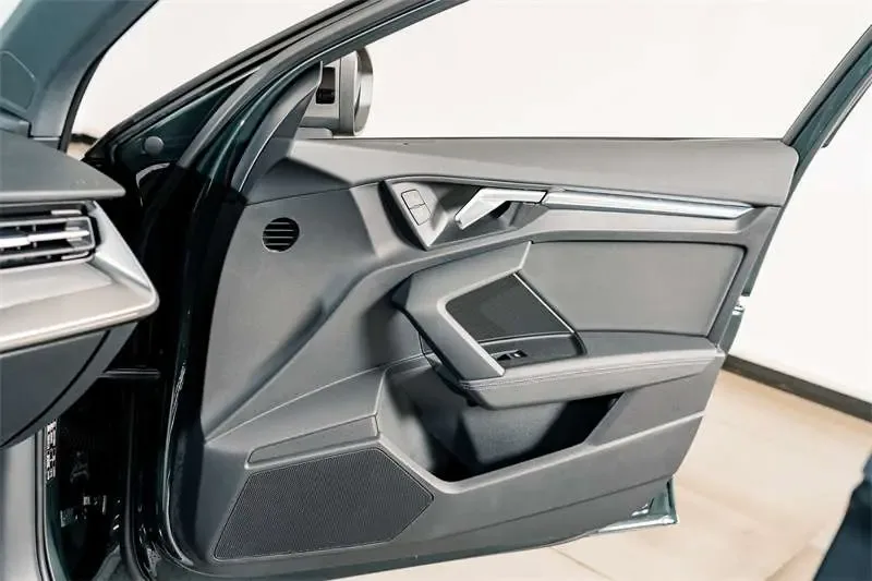 Audi A3 Audi A3 2024 Sportback 35 TFSI luxury sports model 2024 — миниатюра 3