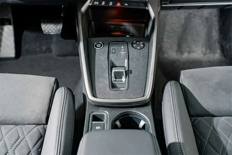 Audi A3 Audi A3 2024 Sportback 35 TFSI luxury sports model 2024 — миниатюра 5