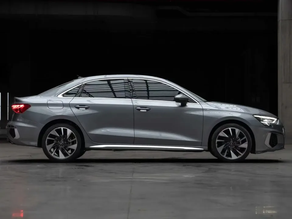 Audi A3 A3L Limousine 35 TFSI Fashion Sports 2023 — миниатюра 2