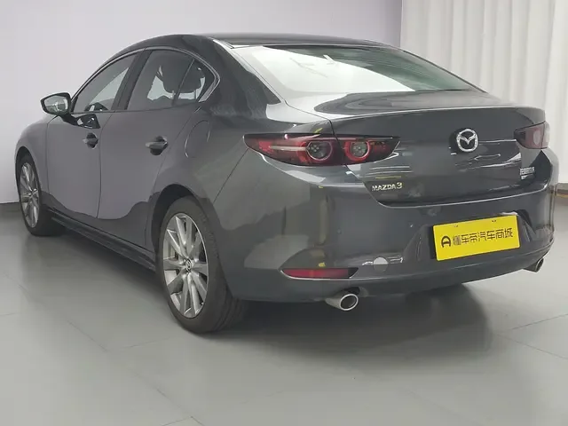 Mazda Axela Mazda3 Angkesela 2023 2.0L Automatic Premium Edition 2024 — thumbnail 2