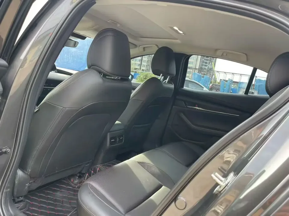 Mazda Axela Mazda3 2023 2.0L Automatic Premium Edition 2024 — thumbnail 3