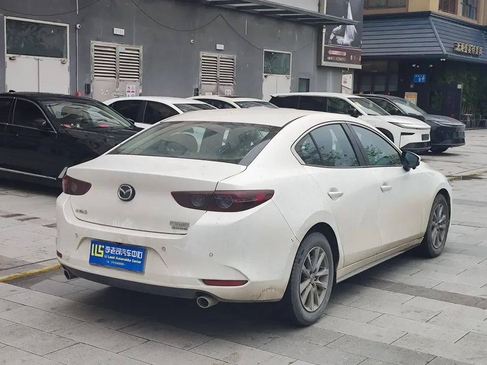 Mazda Axela 2.0L automatic quality version 2022 — миниатюра 2