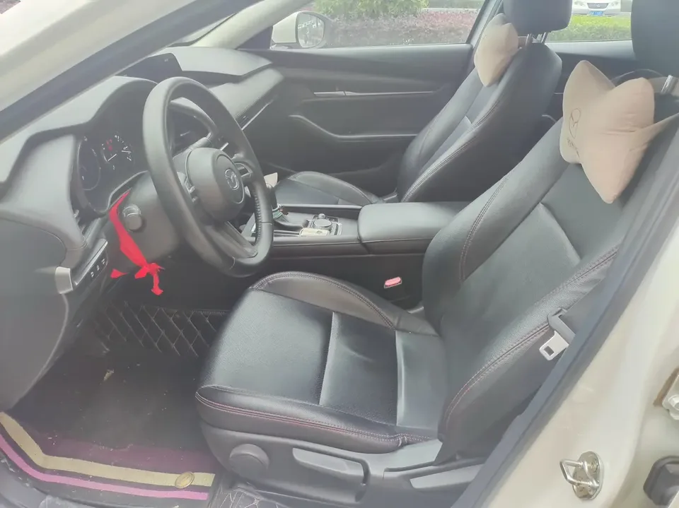 Mazda Axela 2.0L automatic quality version 2022 — миниатюра 5