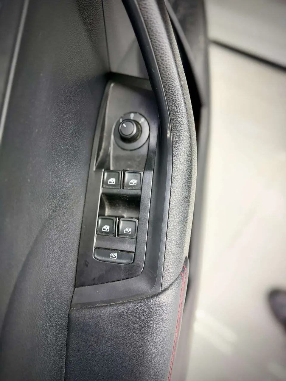 Skoda Kamiq facelift 1.5L automatic premium version 2022 — миниатюра 3