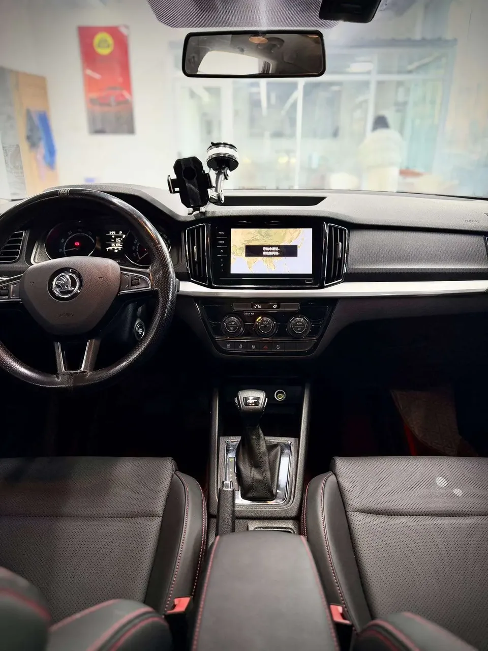 Skoda Kamiq facelift 1.5L automatic premium version 2022 — миниатюра 4