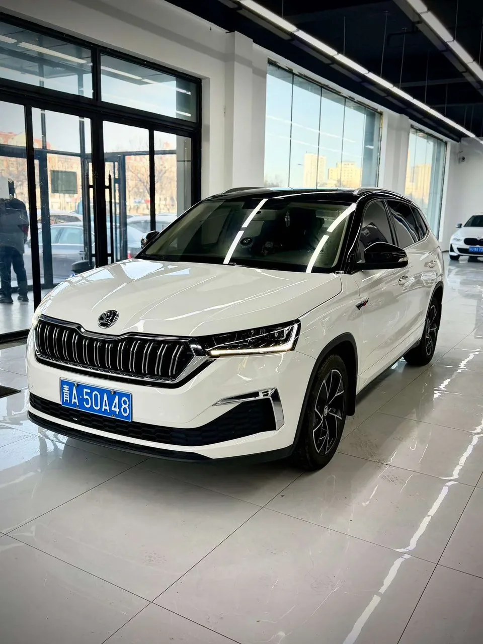 Skoda Kamiq facelift 1.5L automatic premium version 2022 — фото 1, купить с доставкой в Москву