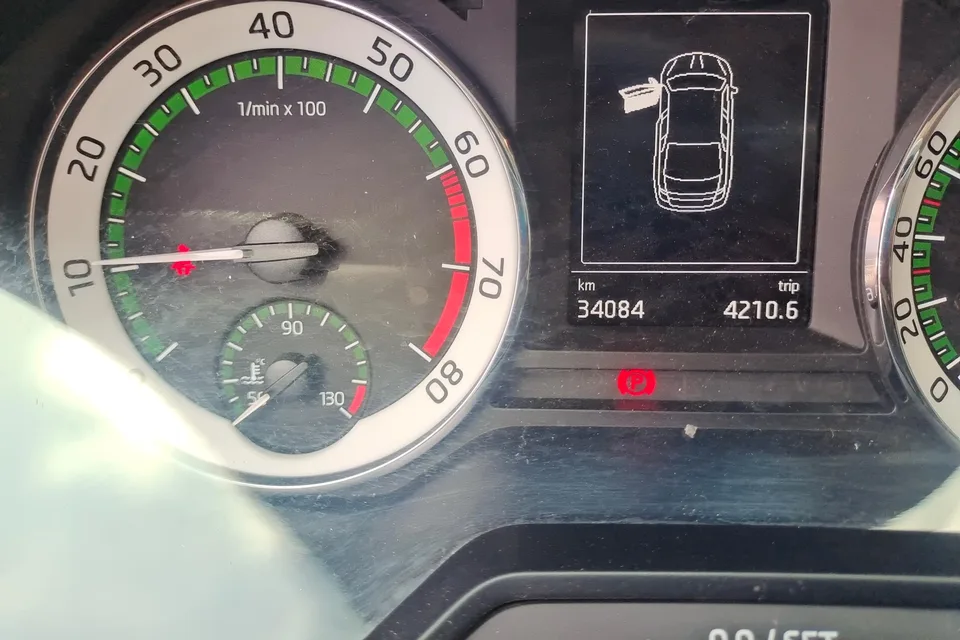Skoda Octavia 1.5L Automatic Comfort Edition 2022 — миниатюра 4