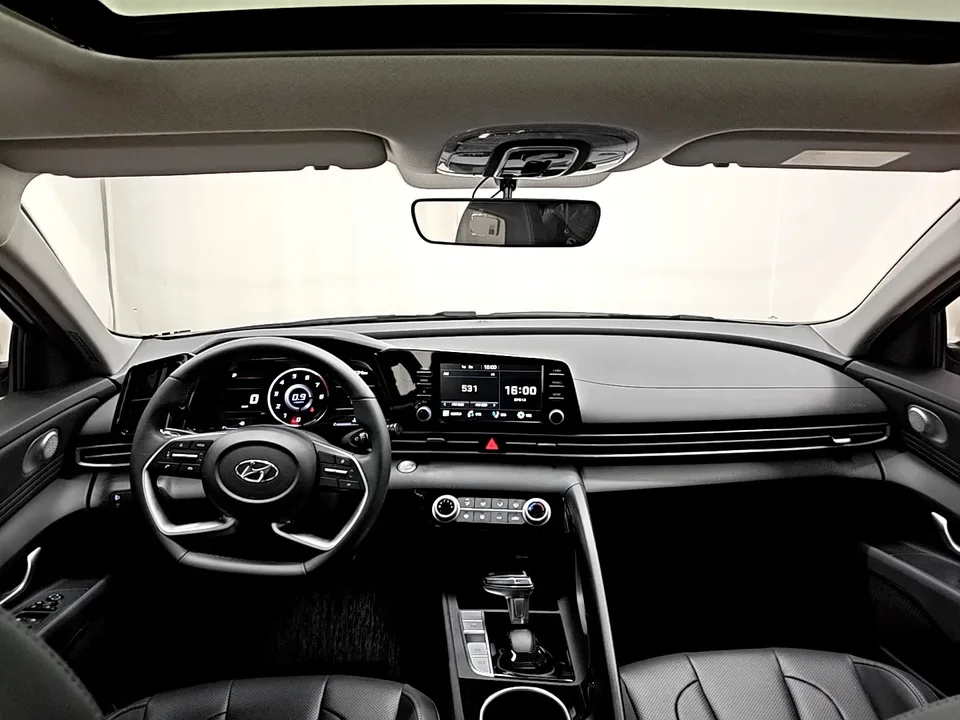 Hyundai Elantra 1.5L CVT GLX Elite Edition 2023 — миниатюра 4