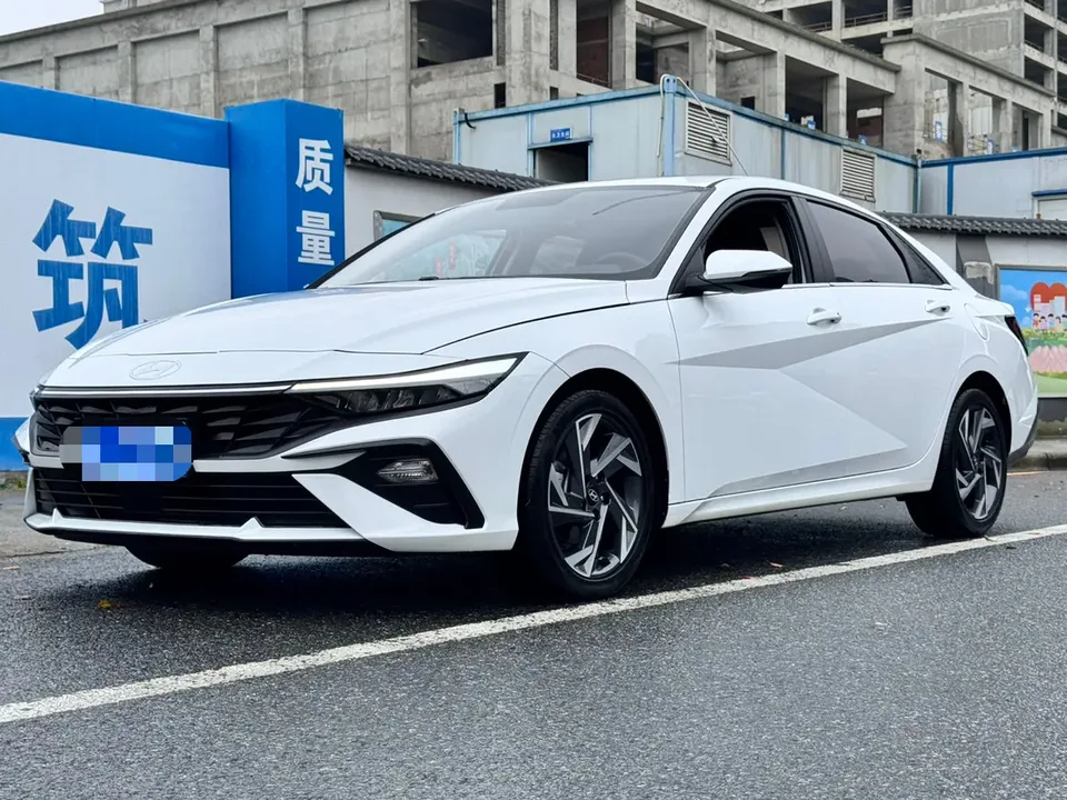 Hyundai Elantra 2023