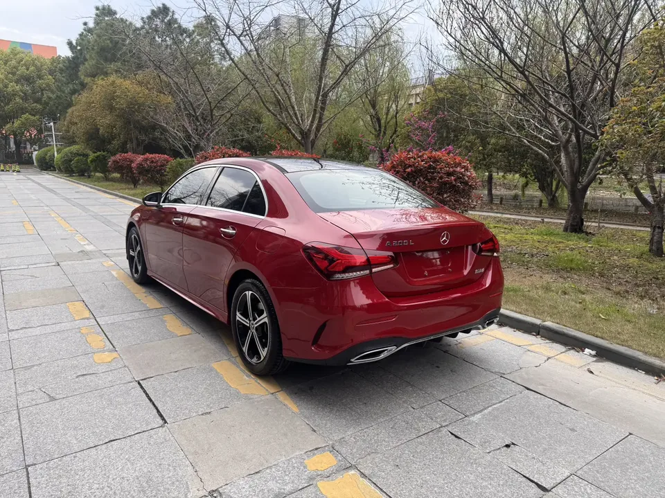 Mercedes-Benz Mercedes Benz A Class facelift A 200 L sports sedan dynamic version 2023 — миниатюра 4