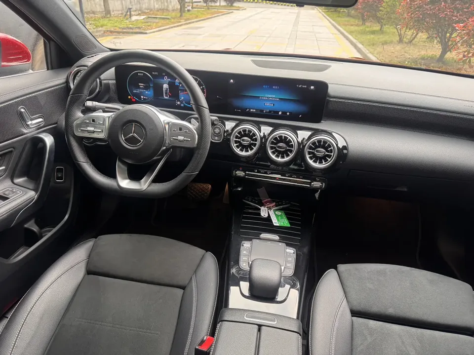 Mercedes-Benz Mercedes Benz A Class facelift A 200 L sports sedan dynamic version 2023 — миниатюра 5