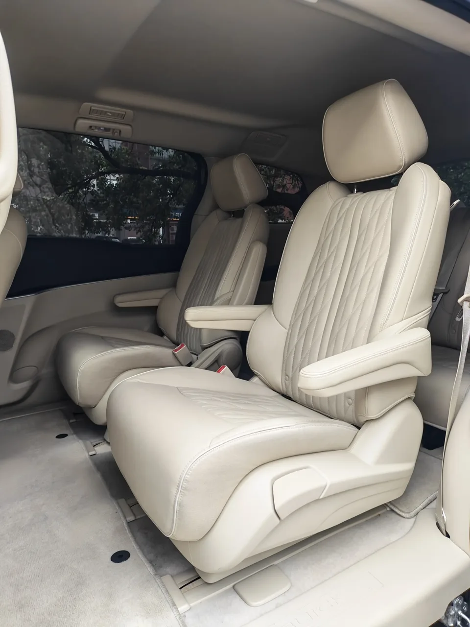 Buick GL8 GL8 2023 Land Business Class 2.0T Luxury Edition 2024 — thumbnail 3