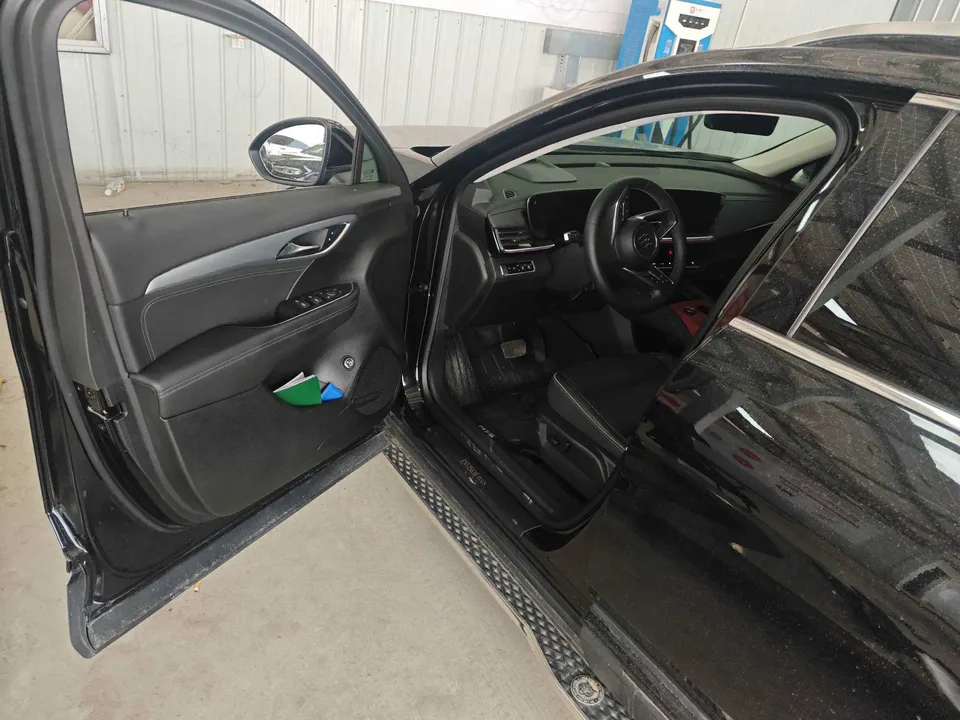Buick Envision 2025 Envision Envision Plus 28T 2WD Platinum Edition 2025 — миниатюра 5