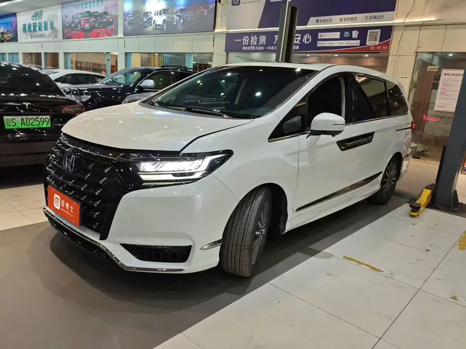 Honda Elysion Alison 2022 2.0L Hybrid Deluxe Edition 2023 — photo 1, buy with delivery to Moscow