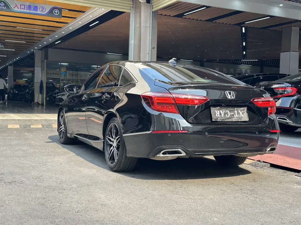 Honda Inspire 2022 Insignia 260TURBO Fine Edition 2022 — миниатюра 2
