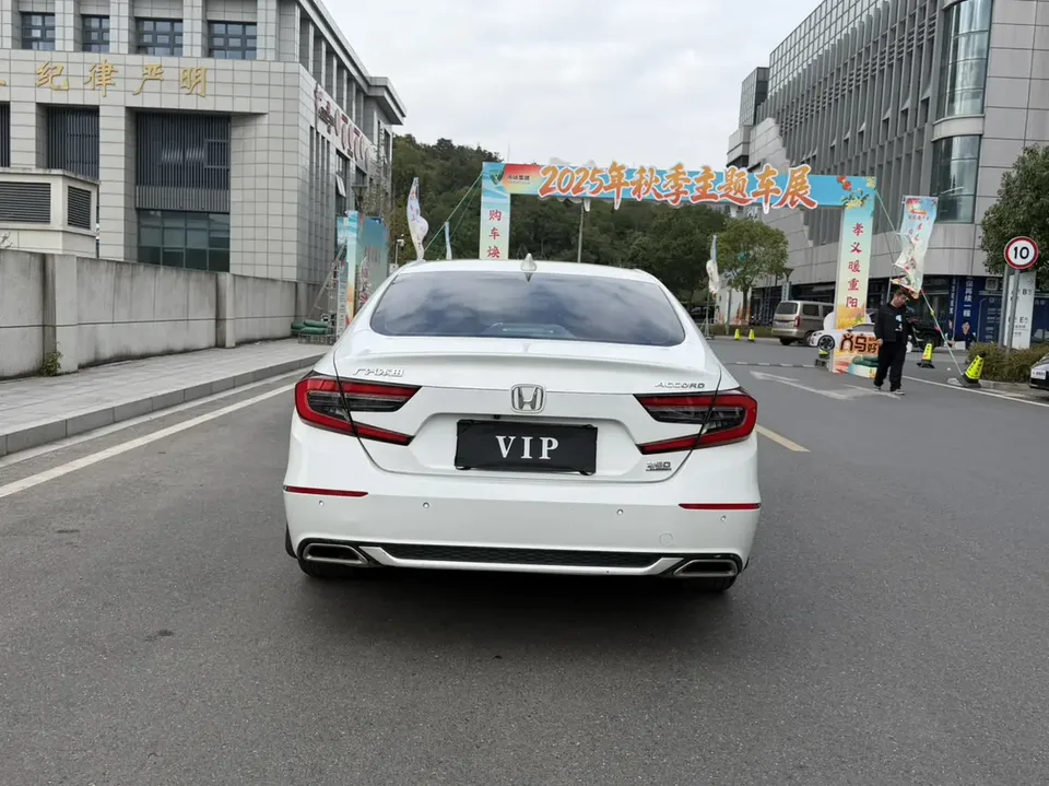 Honda Accord Accord 2022 260TURBO Deluxe Edition 2022 — миниатюра 2