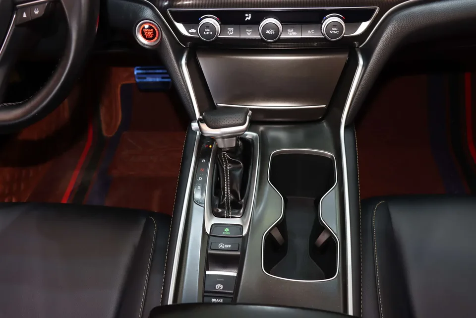 Honda Accord 2022 Accord 260TURBO Fantasy Night Premium Edition 2023 — миниатюра 4