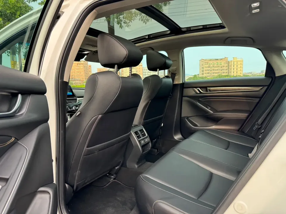 Honda Accord 2022 Accord 260TURBO Fantasy Night Premium Edition 2022 — миниатюра 4
