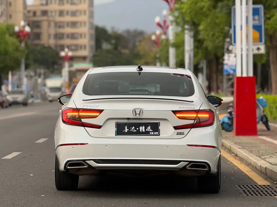 Honda Accord 2022 Accord 260TURBO Fantasy Night Premium Edition 2022 — миниатюра 5
