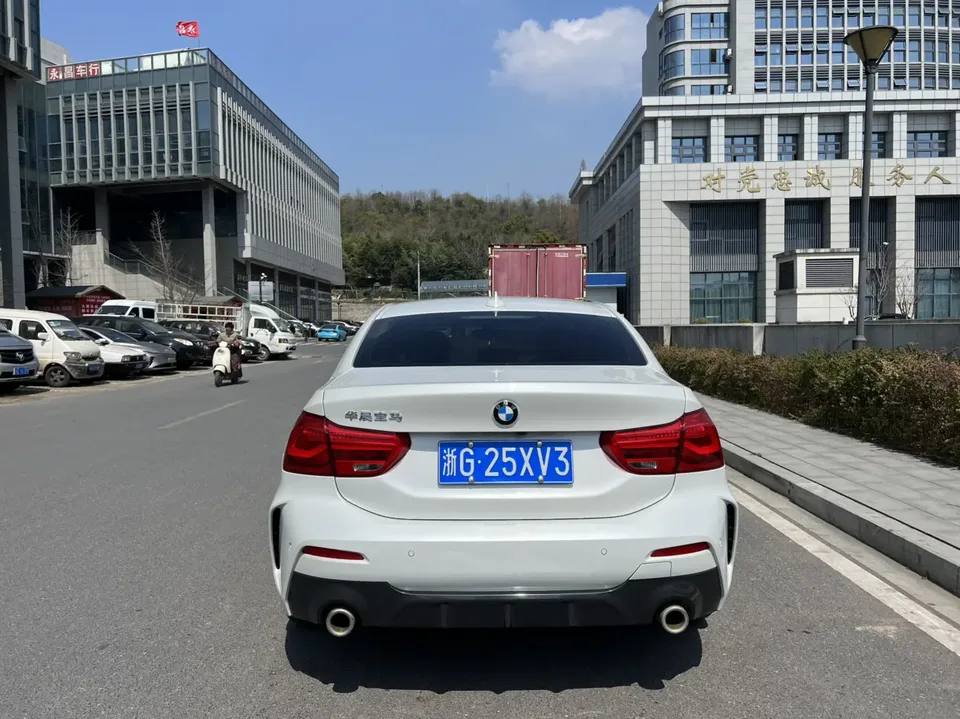 BMW 1 Series 1 Series 2021 facelift 120i M Sport Night Edition 2022 — thumbnail 4