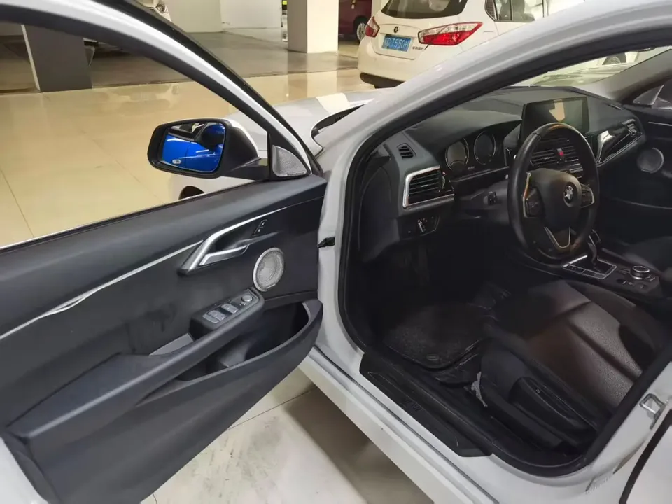 BMW 1 Series BMW 1 Series 2021 120i M Sport Edition 2022 — миниатюра 3