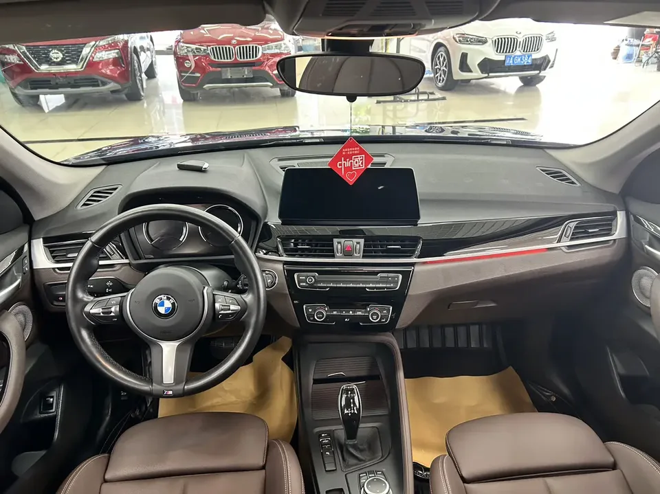 BMW X1 facelift sDrive25Li Leading Edition 2022 — миниатюра 5