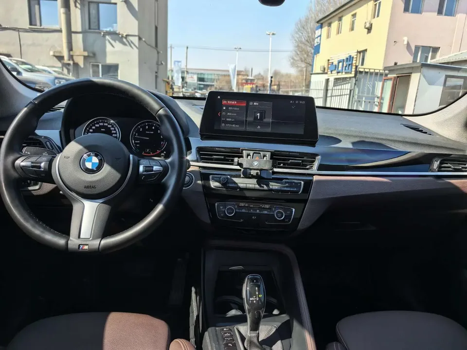 BMW X1 BMW X1 2022 sDrive25Li Leading Model 2022 — thumbnail 3