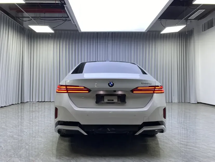BMW 5 Series BMW 5 Series 2024 530Li Leading M Sport Package 2024 — thumbnail 2