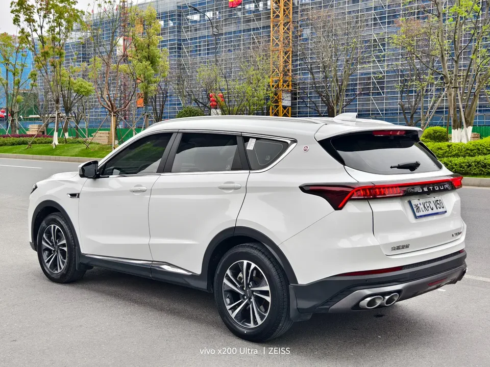 Jetour Jietu X70 PLUS Jietu X70 PLUS 2021 Jietu X70 PLUS 2021 1.5T 6MT Lin 7 seats 2022 — миниатюра 4