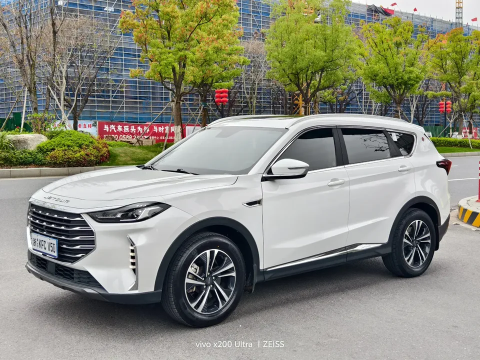 Jetour Jietu X70 PLUS Jietu X70 PLUS 2021 Jietu X70 PLUS 2021 1.5T 6MT Lin 7 seats 2022 — фото 1, купить с доставкой в Москву