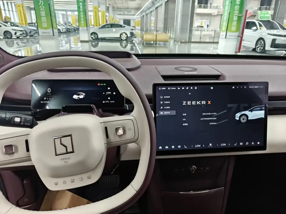 Zeekr X YOU version four-seat rear drive 2024 — миниатюра 5