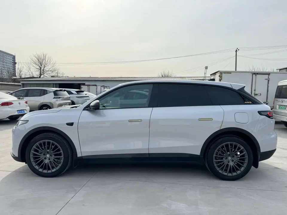Leapmotor Zero running C11 Extended Range 180 Comfort Edition 2023 — миниатюра 4