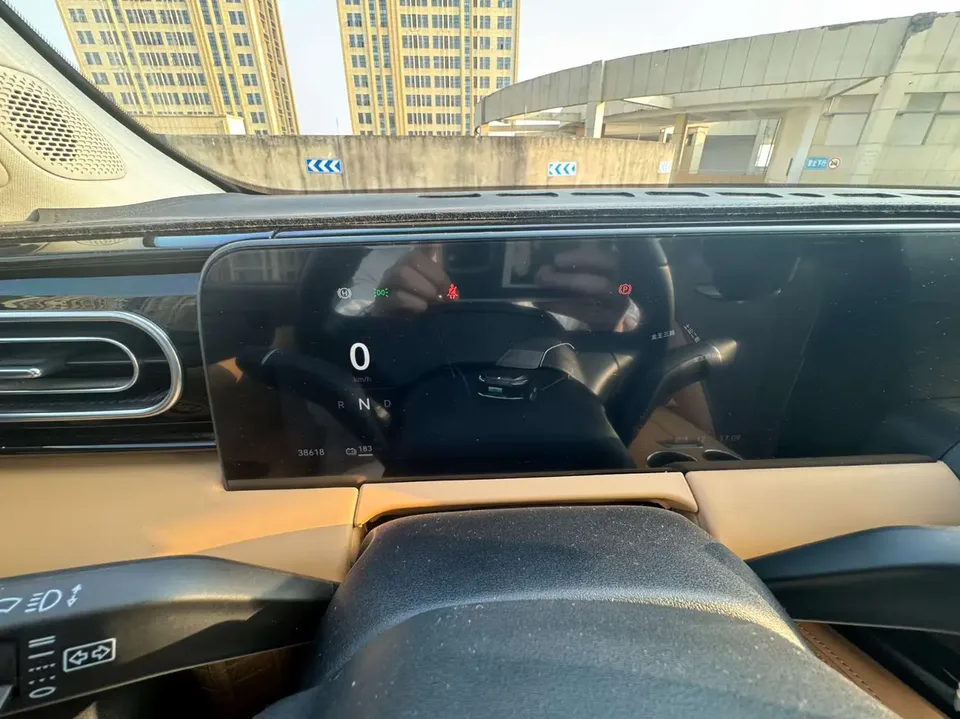 Leapmotor Zero running C11 Pure Electric 515 Smart Edition 2025 — миниатюра 5