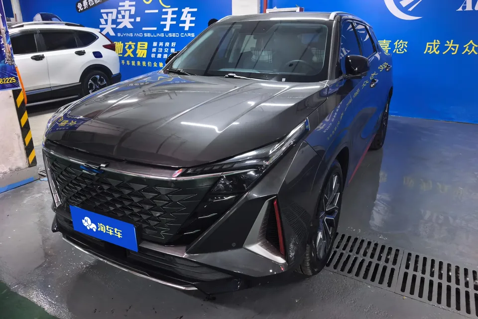 Oshan Changan Auchan Z6 Changan Auchan Z6 2023 Blue Whale 1.5T DCT smart collar model 2024 — photo 1, buy with delivery to Moscow
