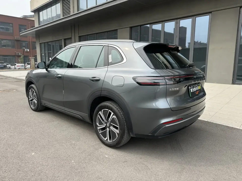 Geely Galaxy Starship 7 EM-i Galaxy Starship 7 EM-i 2025 120KM Exploration+ Edition 2025 — миниатюра 2