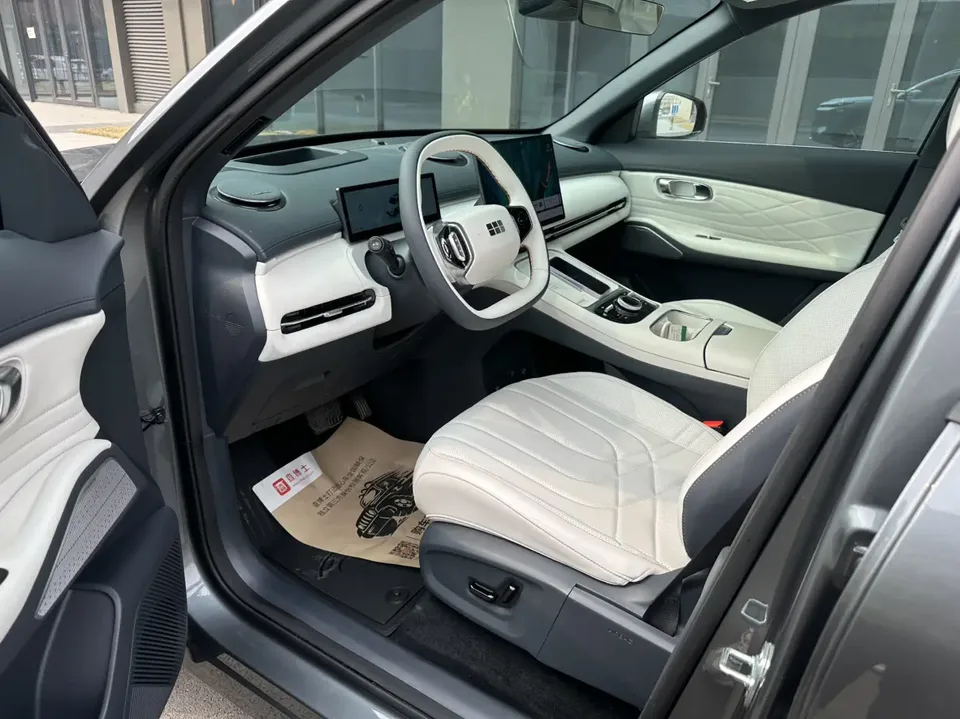 Geely Galaxy Starship 7 EM-i Galaxy Starship 7 EM-i 2025 120KM Exploration+ Edition 2025 — миниатюра 3