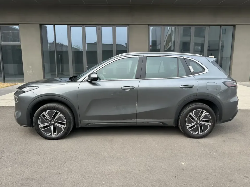 Geely Galaxy Starship 7 EM-i Galaxy Starship 7 EM-i 2025 120KM Exploration+ Edition 2025 — миниатюра 4