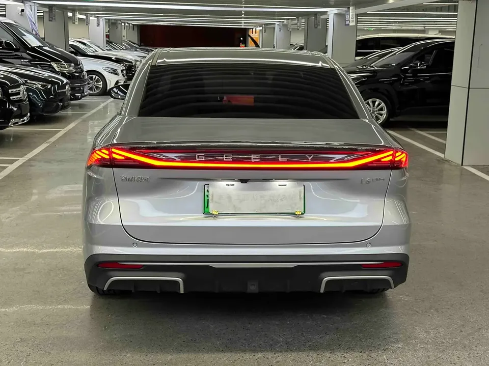 Geely Galaxy L6 1.5 EM-i DHT 140KM Exploration+ Edition 2025 — миниатюра 2