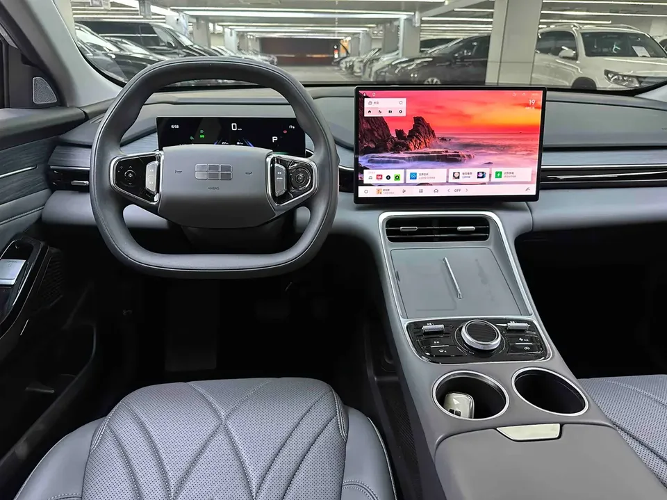 Geely Galaxy L6 1.5 EM-i DHT 140KM Exploration+ Edition 2025 — миниатюра 5