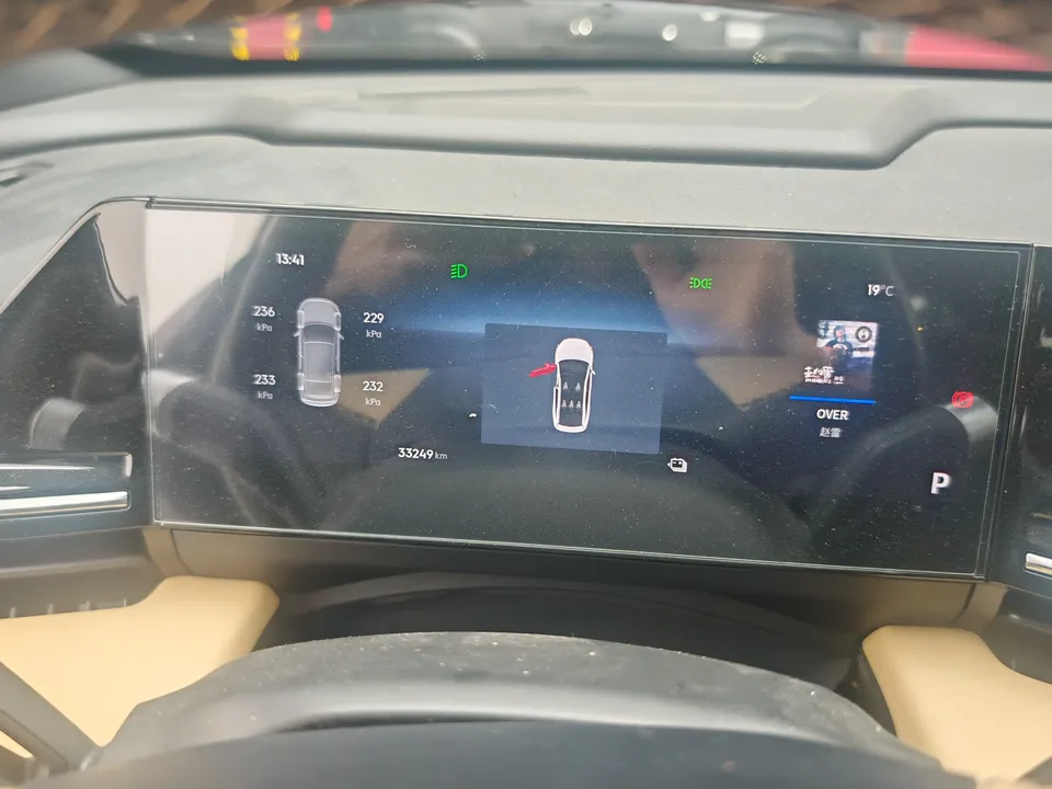 Geely Galaxy L6 Longteng Edition 1.5T DHT 125km PLUS 2024 — миниатюра 2