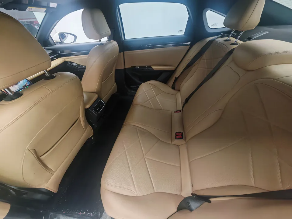Geely Galaxy L6 Longteng Edition 1.5T DHT 125km PLUS 2024 — миниатюра 3