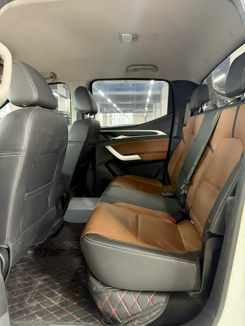 Datong Maxus T70 2.0T diesel automatic four-wheel drive Australian version standard box 2023 — миниатюра 3