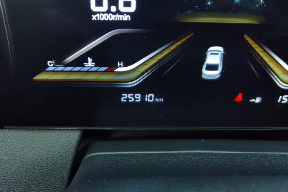 FAW Bestune B70 third generation 1.5T automatic enjoyment model 2024 — миниатюра 4